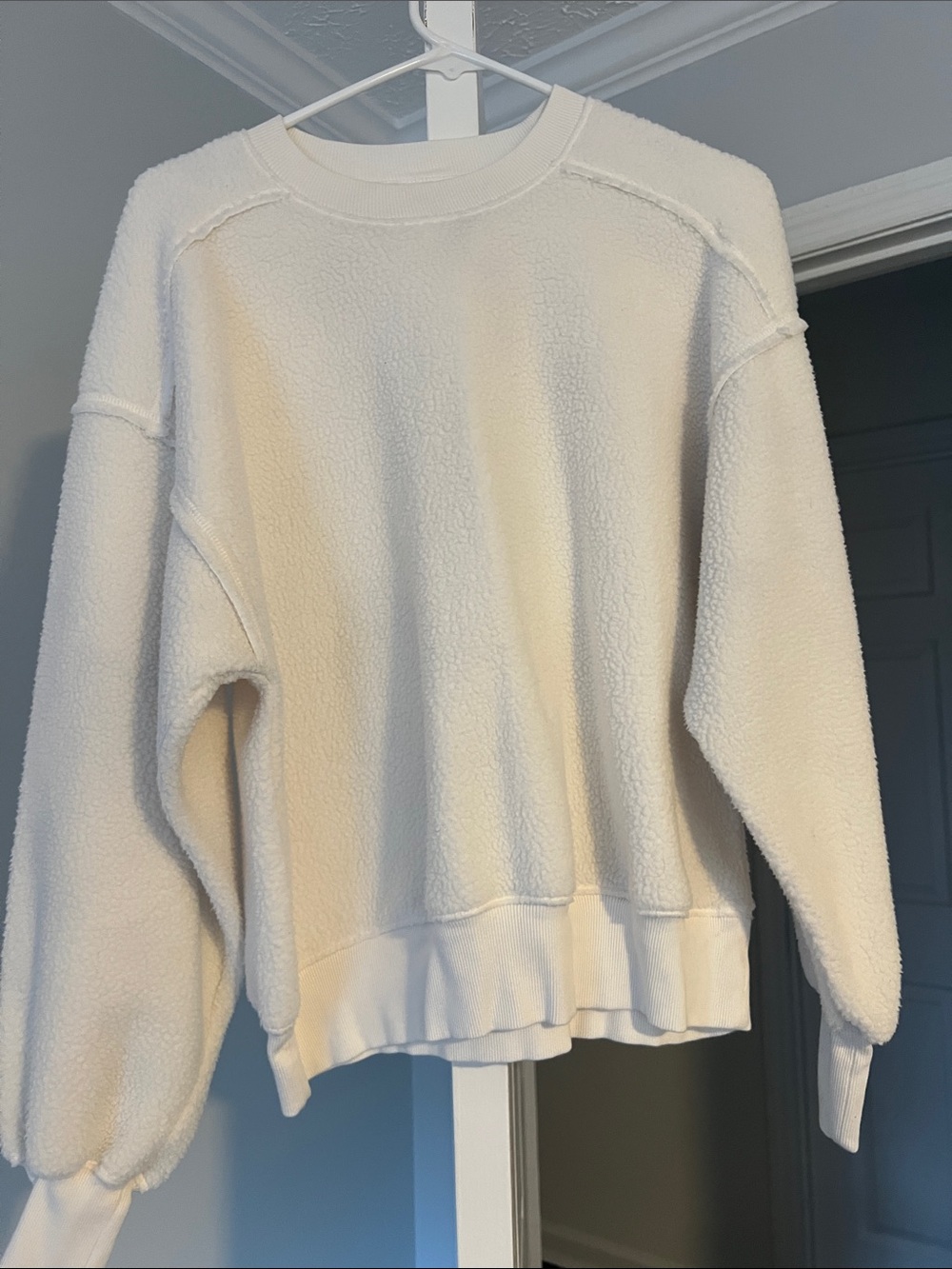 Time and Tru Cream Pullover Sweatshirt
